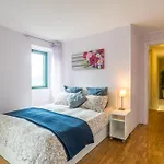 Guesthost - Flat X4 In With Swimming Pool! * Nesso