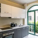 Guesthost - Flat X4 In With Swimming Pool! *