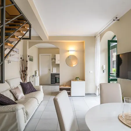 Appartement Guesthost - Flat X4 In With Swimming Pool!