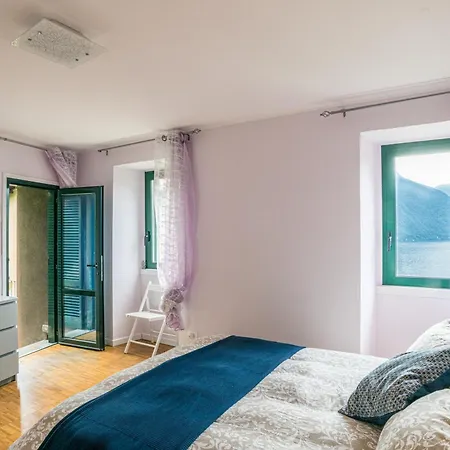 Guesthost - Flat X4 In With Swimming Pool! * Nesso